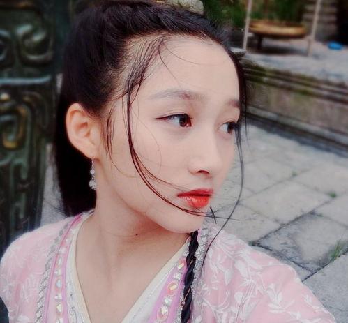 大话娱乐吃瓜美少女,揭秘吃瓜美少女背后的故事 第1张 大话娱乐吃瓜美少女,揭秘吃瓜美少女背后的故事 第1张